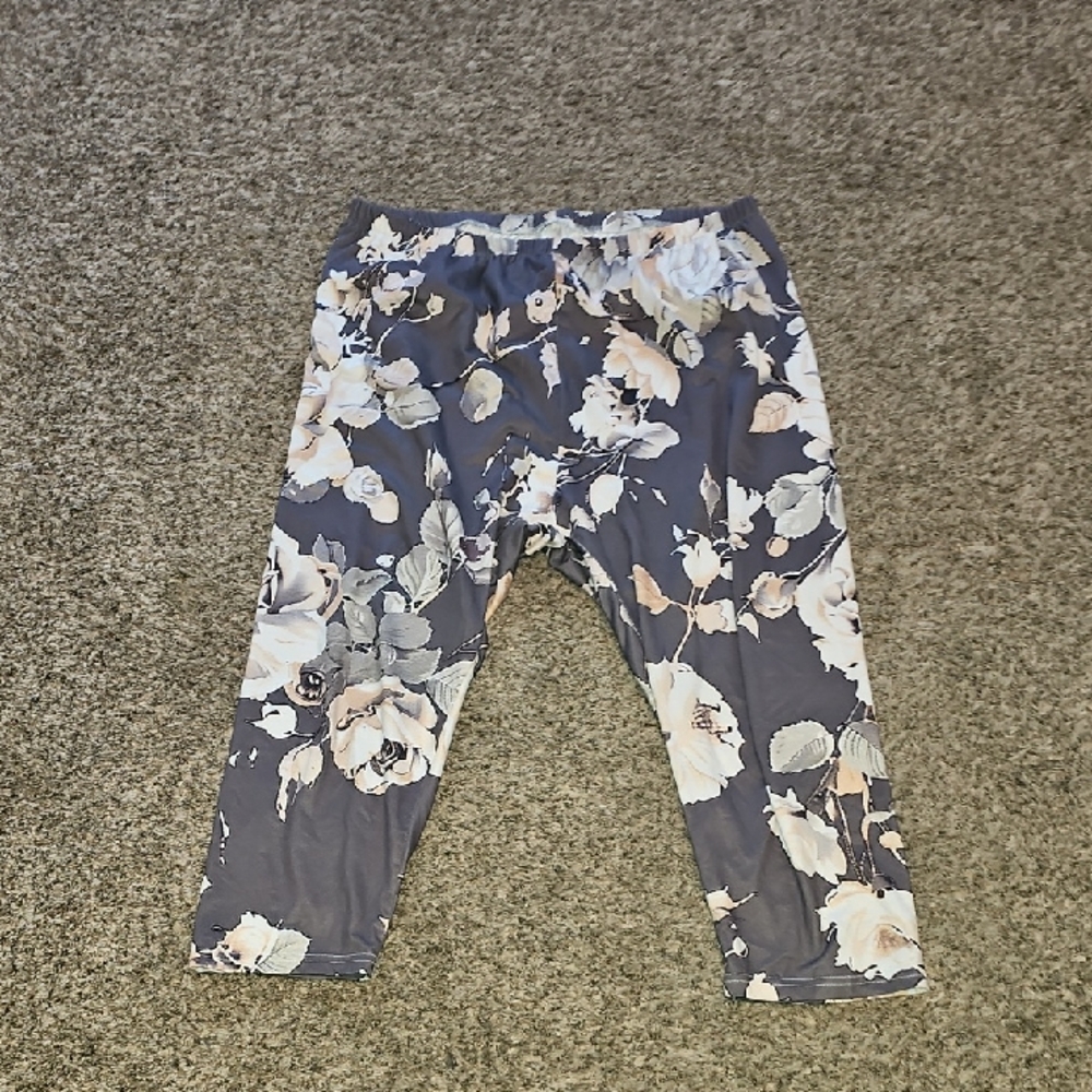 Womens Plus Sz Cropped Pants. Floral. Light Weight Sz 4XL!!